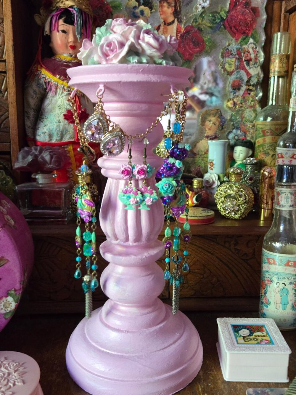 Romantic Cottage Victorian-Style Pink Rose Earring Pedestal Display Fairycore